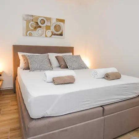 Apartment Plazibat Mandre