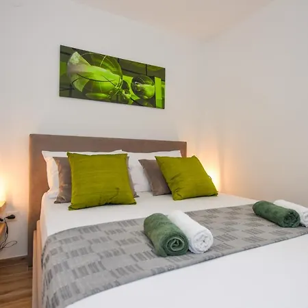 Apartment Plazibat *