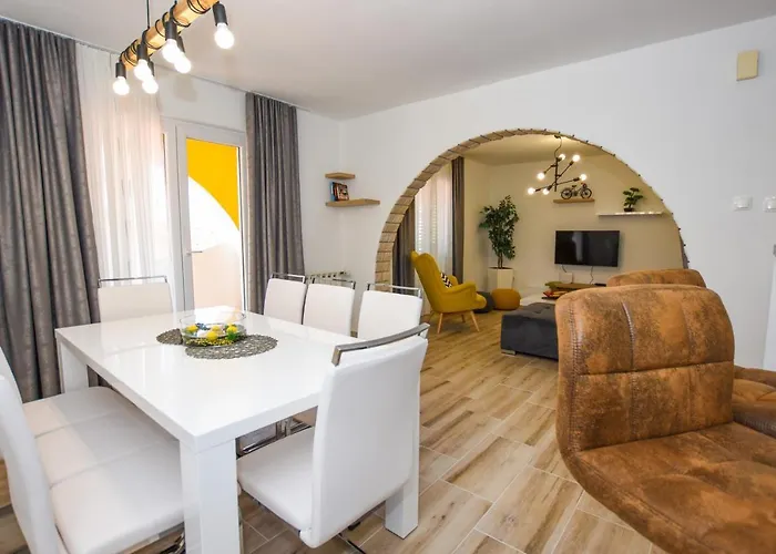 Plazibat Apartamento Mandre