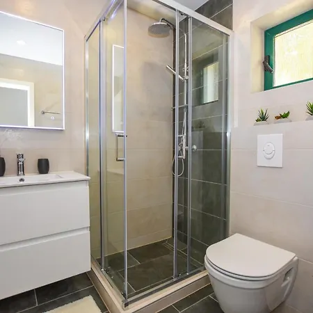 Plazibat ماندري