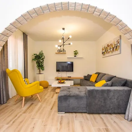 Plazibat ماندري