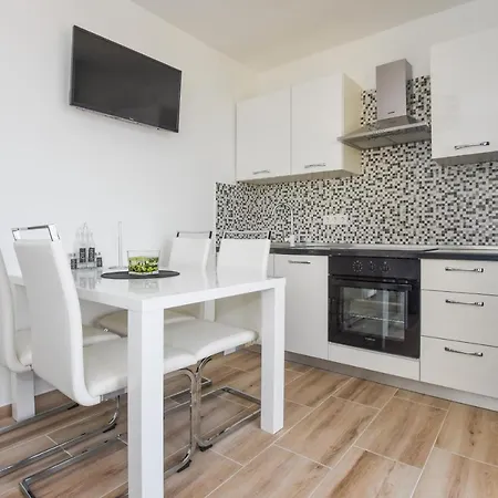 Apartment Plazibat *