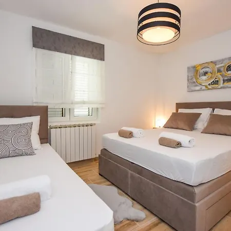 Plazibat Apartment Mandre