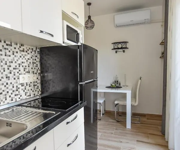 Plazibat Apartman *